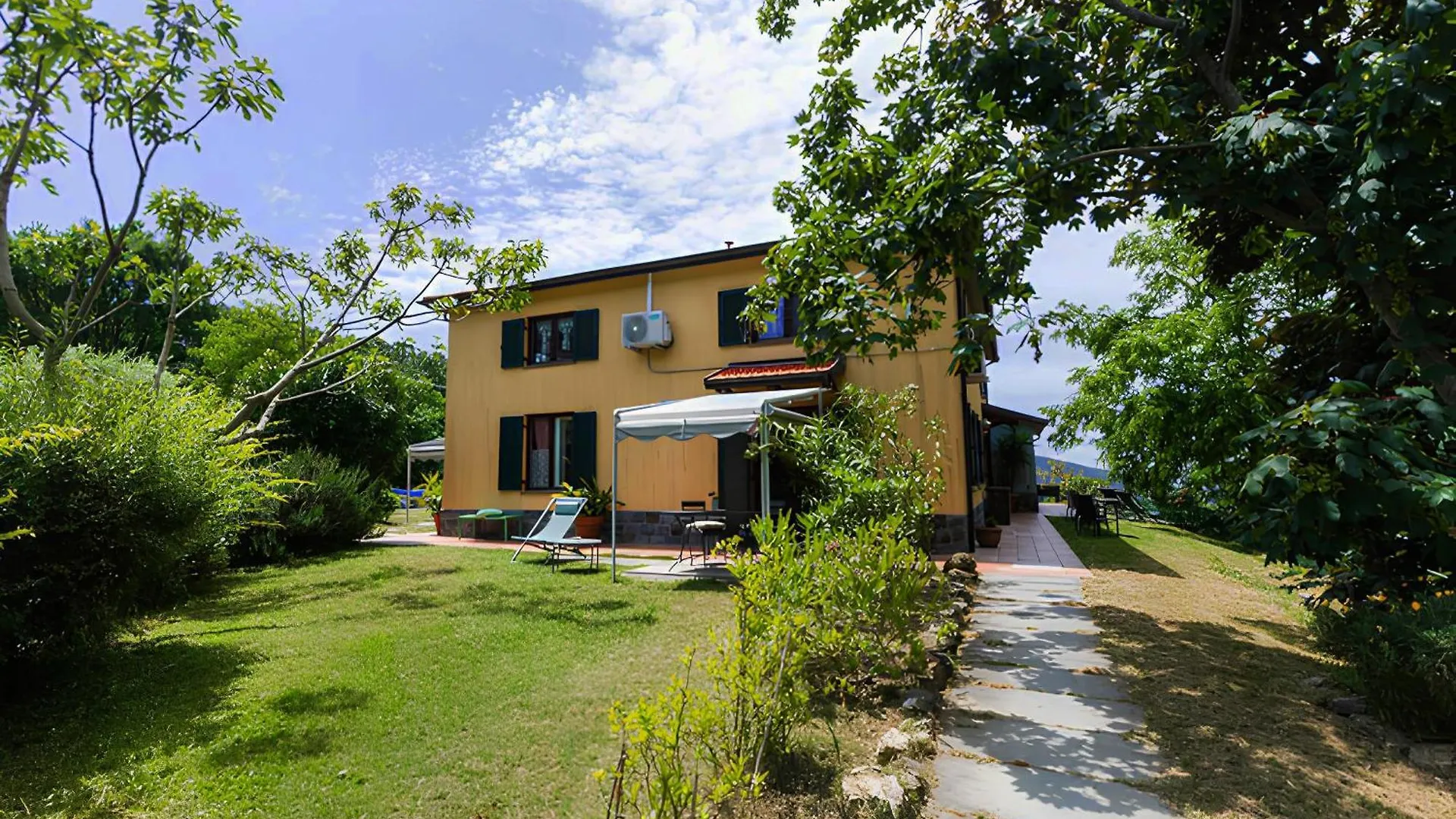 Villa Il Laghello Wood House à Framura Séjour à la ferme